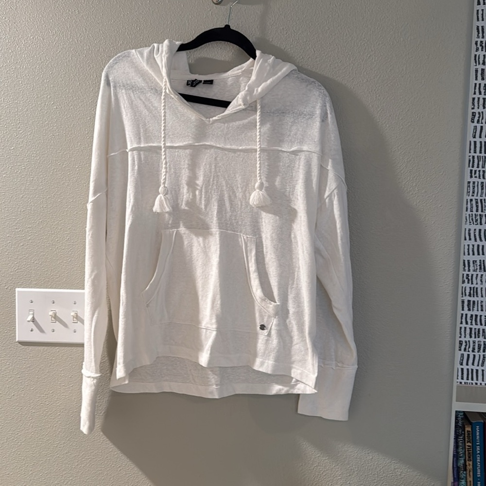 Roxy lightweight pullover, Size M